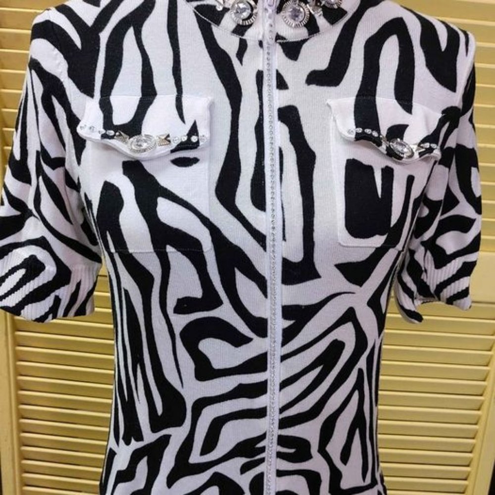 JUST B Short Sleeve Zip Up Zebra Sweater Small